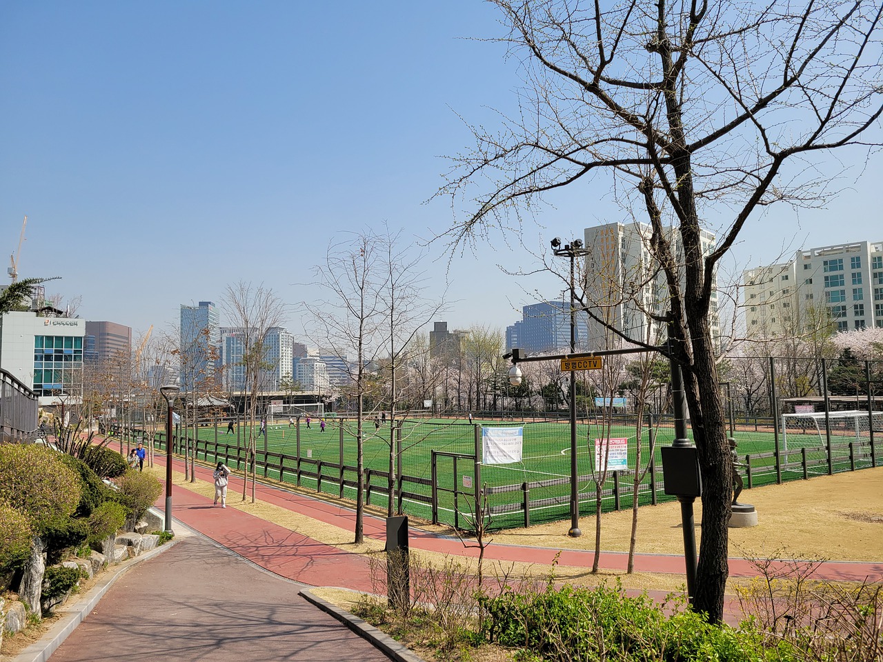 国足抵达沙特备战世界杯预选赛.